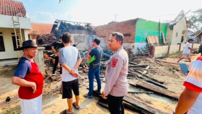 Polisi Lakukan Olah TKP Kebakaran Tiga Bangunan di Tegalwaru Kerugian Capai Rp300 Juta