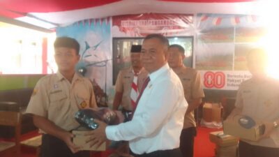Kadisdikpora Pangandaran Berikan Hadiah Sepatu Voli, Apresiasi Turnamen PJOK SD Se-Kabupaten Pangandaran