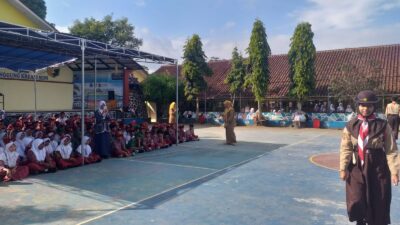 Puncak MPLS SMP Negeri 2 Cihaurbeuti, Anggota Koramil 1305 Cihaurbeuti Berikan Bimbingan Kebangsaan