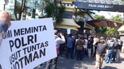 Puluhan Jurnalis Gelar Aksi di Polda Jawa Barat, Desak Polisi Usut Tuntas Penghinaan Terhadap Profesi Wartawan
