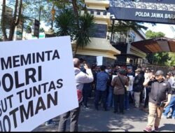 Puluhan Jurnalis Gelar Aksi di Polda Jawa Barat, Desak Polisi Usut Tuntas Penghinaan Terhadap Profesi Wartawan