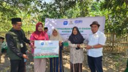 BAZNAS Jabar Salurkan Amanah Zakat Pengguna BRImo, Hadirkan Kebahagiaan bagi 80 Mustahik melalui Program Berbagi Daging Hingga Pelosok di Karawang