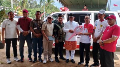 Tingkatkan Layanan Rujukan Medis, Bupati Pelalawan Serahkan 1 Unit Ambulance Wilayah Air Kuning dan Kerumutan