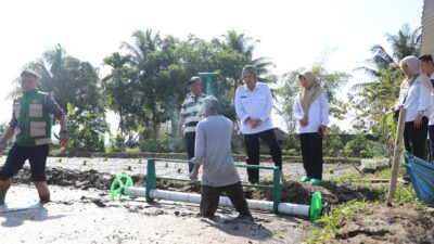 Pantau Penanaman Padi Sistem PM AAS, Diky Chandra: Penuhi Target Kota Tasik Butuh Lebih Banyak Drum Seeder