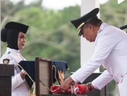 Wabup Asep Sopari Pimpin Upacara Penurunan Bendera Merah Putih, Peringati HUT Ke-81 RI Tingkat Kabupaten Tasikmalaya