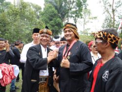 Diky Chandra: Bahagia Raih Piagam Penghargaan Galunggung Awards Sebagai Adiluhung Ki Sunda Utama