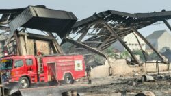 Api Berhasil Dipadamkan, Petugas Lanjutkan Pendinginan di PT Iluva Gravure Industry