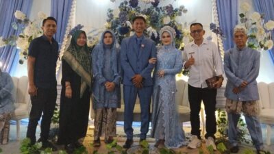 Anggota Komisi III DPRD Kota Tasik, Hj.Nurjanah Bersama Suami Kepala DPPKB P-3A H. Nanang Suhara Hadiri Pernikahan Teri dan Rifa