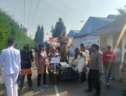 Polri Hadir Amankan Karnaval HUT ke-81 RI di PT Quty Karunia, Pastikan Kegiatan Berjalan Kondusif