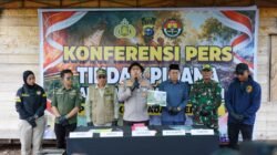 Kapolres Kepulauan Meranti Pimpin Konferensi Pers Penetapan Tersangka Karhutla di Desa Gemala Sari