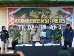 Kapolres Kepulauan Meranti Pimpin Konferensi Pers Penetapan Tersangka Karhutla di Desa Gemala Sari