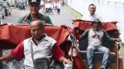 Bupati Didampingi Wabup Tasikmalaya Serahkan Becak Listrik dari Presiden RI Prabowo Subianto