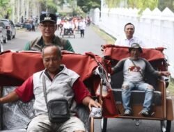 Bupati Didampingi Wabup Tasikmalaya Serahkan Becak Listrik Kepada Masyarakat Bantuan dari Presiden RI Prabowo Subianto