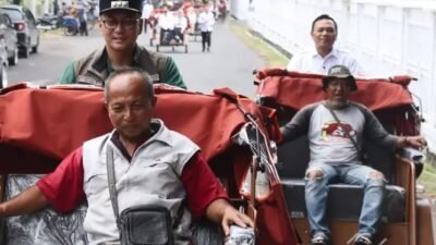 Bupati Didampingi Wabup Tasikmalaya Serahkan Becak Listrik dari Presiden RI Prabowo Subianto
