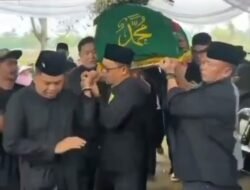 KDM Antarkan Kanaya Vokalis Emka 9 ke Tempat Peristirahatan Terakhir