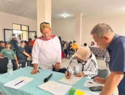 BAZNAS Jabar Salurkan Bantuan Kadedeuh untuk Korban Kebakaran SPBE Cimuning Bekasi