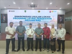 Bupati Pelalawan Hadiri Rapat Sinkronisasi Program Lisdes dan Fasilitasi Penyiapan Lahan di Kantor PLN UID Riau