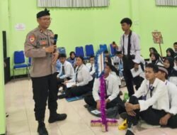 Kuliah Umum Mahasiswa Baru STIE Wihara, Polres Purwakarta Sampaikan Materi Edukasi Bahaya Cybercrime Judol dan Pinjol