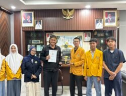 Diky Chandra: Alhamdulillah Hj. Lola Kembali Berikan Penghargaan Kepada 3 Siswa Kota Tasik Raih Prestasi Tingkat Provinsi dan 1 Siswa Tingkat Nasional