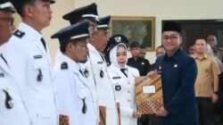 Lantik Kades Antarwaktu dan Penjabat Kepala Desa, Bupati Tasik Tekankan Jalankan Tugas Sesuai dengan Peraturan
