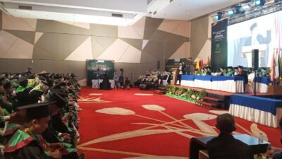 Ratusan Mahasiswa UNITAS di Wisuda, Rektor Dr. Ade Zaenul Berharap Seluruh Lulusan Dapat Berkiprah Sesuai Bidang Keahlian