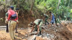 SATGAS TMMD Ke 130 KODIM 0625 Pangandaran Bersama Masyarakat Bangun Jalan Penghubung Desa Bangunjaya-Desa Mekarwangi