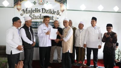 Berbaur Bersama Warga Pasar Cikurubuk, Wawalkota Tasik Diky Chandra Ikuti Dzikir dan Shalawat