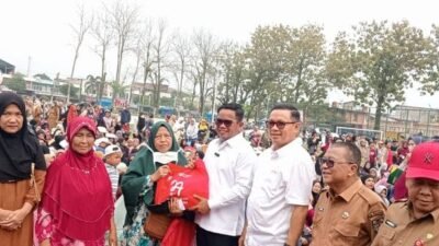 Camat Pangkalan Kerinci Hadiri Penyaluran Bantuan Paket Sembako untuk Kelompok Masyarakat Rentan