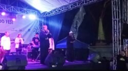 Wawalkota Tasik Diky Chandra Bersama PASKI Hibur Tamu Undangan di Acara Penutupan Bamboo Festival