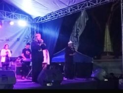 Wawalkota Tasik Diky Chandra Bersama PASKI Hibur Tamu Undangan di Acara Penutupan Bamboo Festival