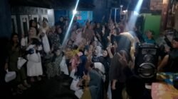 All Out Dari Siang Hingga Malam, Calon Kades Cikujang Nomor 2 Rodiah S.P N.L.P Blusukan ke Pasir Batang, Ngaji Bareng Warga