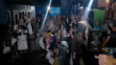 All Out Dari Siang Hingga Malam, Calon Kades Cikujang Nomor 2 Rodiah S.P N.L.P Blusukan ke Pasir Batang, Ngaji Bareng Warga