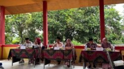 Kasi Pemerintah Kecamatan Pangkalan Kuras Hadiri Penetapan dan Pencabutan Nomor Urut Desa Sorek Dua, Ini Pesannya