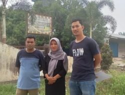 Wakil Ketua DPRD Kabupaten Pelalawan Tengku Azwardi Salurkan Bantuan Kursi Sekolah dari Dana Pokir