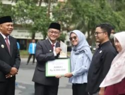 Bupati Didampingi Wabup Tasikmalaya Berikan Penghargaan Pemenang Lomba Wirausaha Muda Pemula, Katagori Existing Busines dan Bussines Idea
